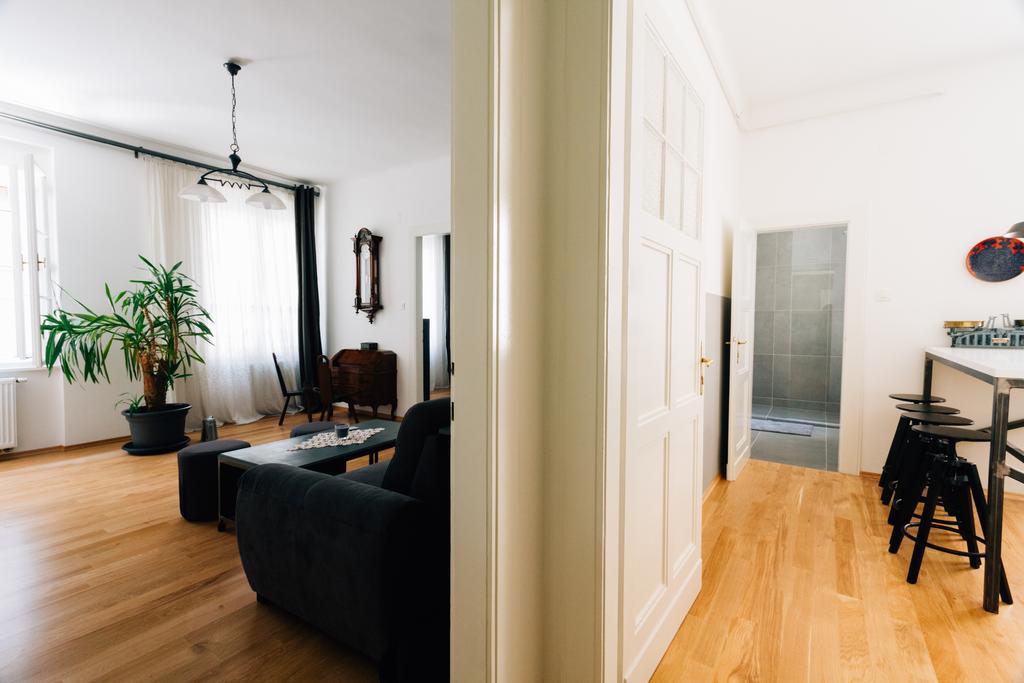Mazuranic Square Apartment Загреб Стая снимка