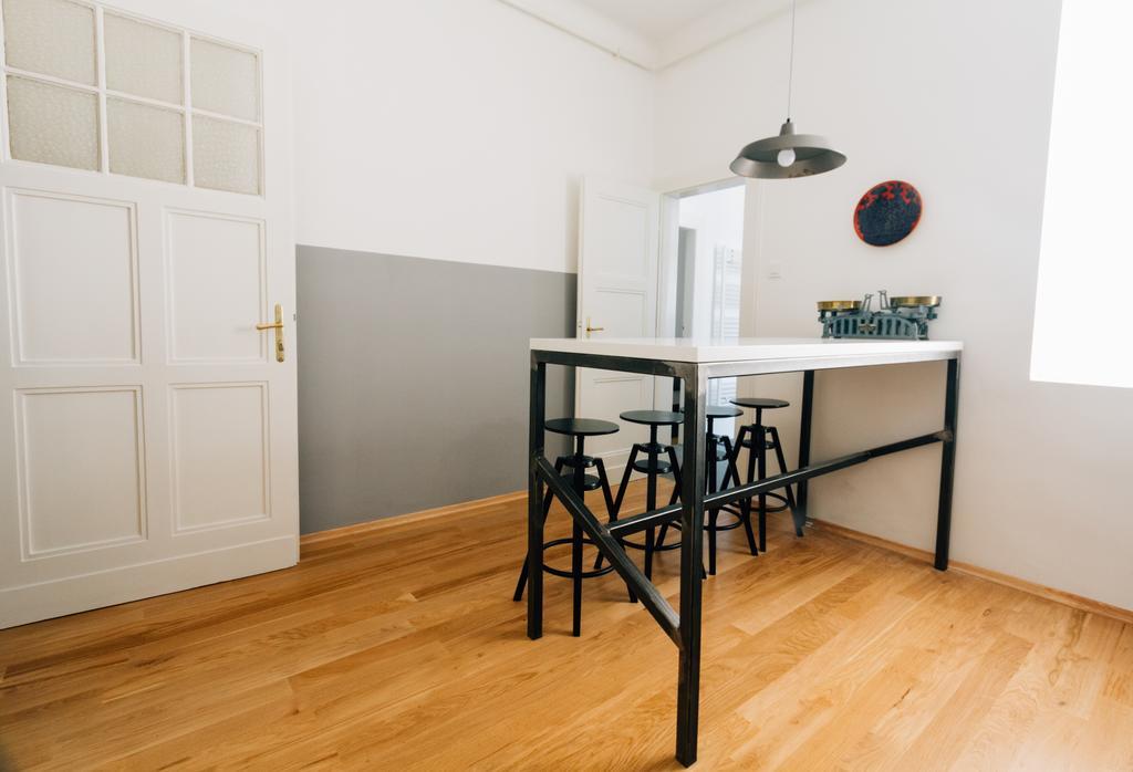 Mazuranic Square Apartment Загреб Стая снимка
